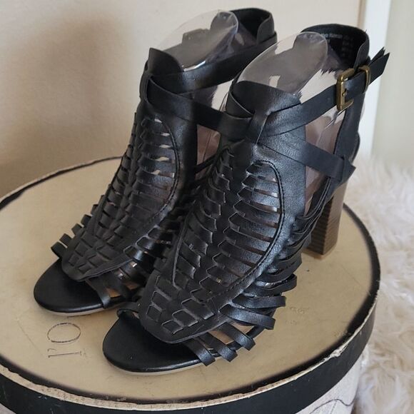 American Eagle Galdiator Style Shoes - Picture 2 of 13